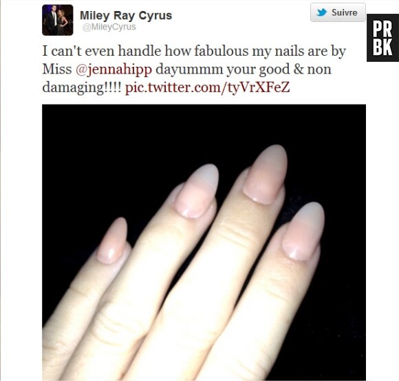 Miley Cyrus montre sa manucure sur Twitter