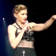 Madonna montre un sein en plein concert ! Oops (VIDEO)