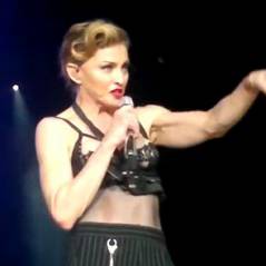 Madonna montre un sein en plein concert ! Oops (VIDEO)