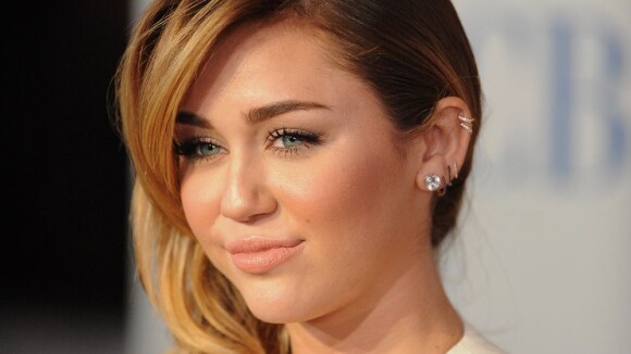 Miley Cyrus : Son frère balance, elle se mutile !