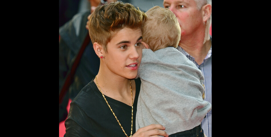 Justin Bieber a foulé le tapis rouge des MuchMusic Awards avec son petit frère