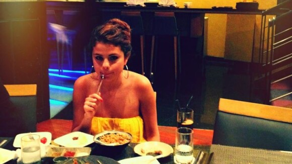 Selena Gomez : ses photos 100% junk food de son voyage avec Justin Bieber (PHOTOS)