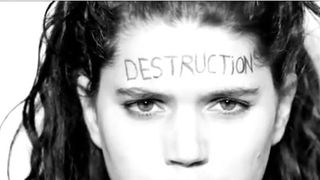 Soko : Destruction of the Desgusting Ugly Hate, le clip très dark