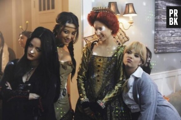 Les actrices de Pretty Little Liars dans l'épisode d'Halloween de la saison 2