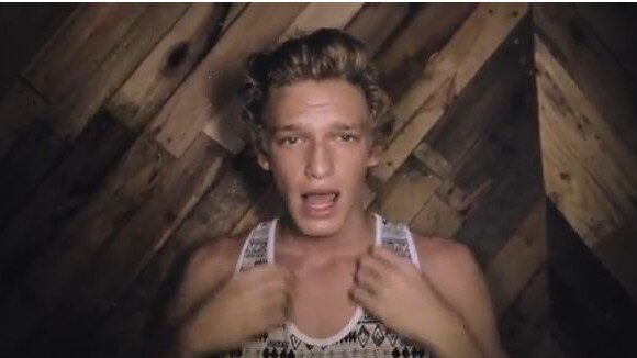 Cody Simpson : Wish U Were Here, son clip en mode beau gosse (VIDEO)
