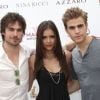 Nina Dobrev entourée de ses deux partenaires dans Vampire Diaries