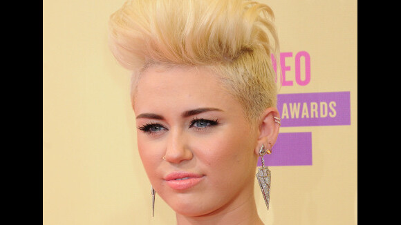 Miley Cyrus : un "fan" armé débarque chez elle !