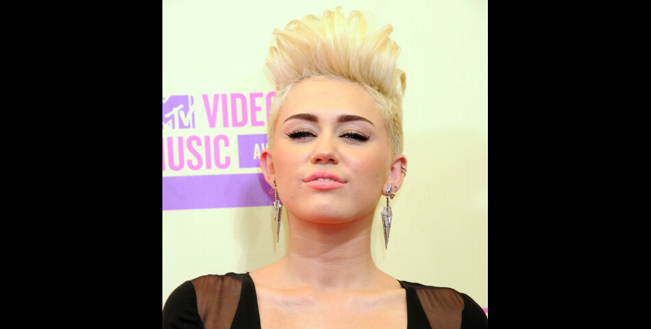 Miley Cyrus garde la tête haute après l&#039;incident