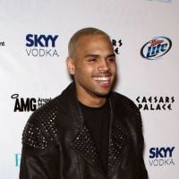 Chris Brown : un nouveau tatouage au même endroit que Rihanna ! (PHOTO)