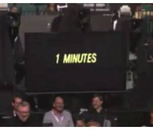 Billie Joe Armstrong, énervé à cause de ce prompteur