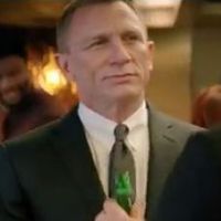 Skyfall : James Bond se met à la bière dans une pub ! Abdos Kro en vue ? (VIDEO)