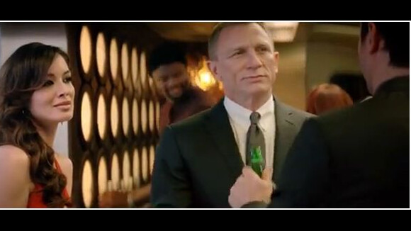 Skyfall : James Bond se met à la bière dans une pub ! Abdos Kro en vue ? (VIDEO)