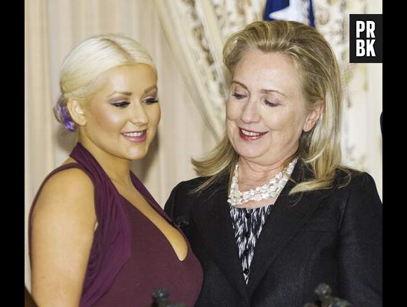 Hillary Clinton a kiffé les seins de Christina Aguilera !