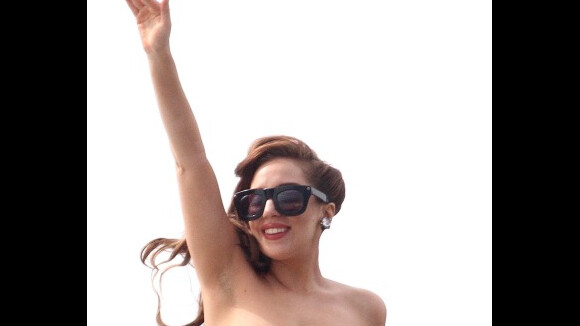 Lady Gaga : à moitié nue pour ses fans à Rio (PHOTOS)