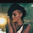 Rihanna nous éblouit dans le clip de Diamonds !