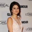 Selena Gomez, sublime sur le tapis rouge des Glamour Awards