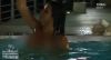 Shanna à poil dans la piscine !