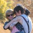 Taylor Swift : complice avec un beau brun sur le tournage de son clip
