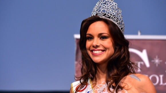 Marine Lorphelin (Miss France 2013) : une vraie princesse pour son retour à la maison ! (PHOTOS)