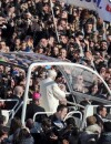 Les bains de foule en papamobile pour Benoît XVI c'est fini.