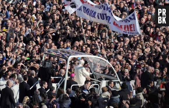 Les bains de foule en papamobile pour Benoît XVI c'est fini.