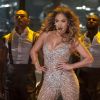 Jennifer Lopez sort aussi avec un jeune danseur de 18 ans de moins