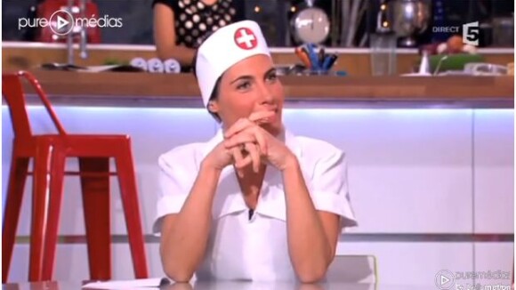 Alessandra Sublet : infirmière sexy dans C à vous, merci Michel Cymes !