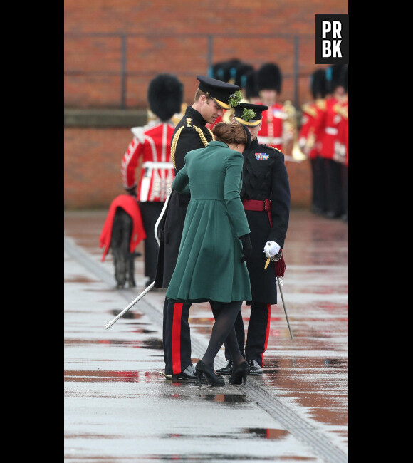 Kate Middleton est coincé dans une plaque d'égoût en pleine cérémonie officielle le 17 mars 2013