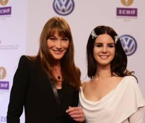 Carla Bruni était avec Lana Del Rey aux Echo Music Awards à Berlin le 21 mars 2013 lors de la mise en examen de Nicolas Sarkozy