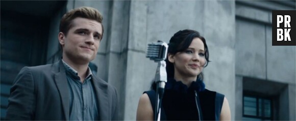 Katniss et Peeta lors de la tournée de la victoire dans Hunger Games 2