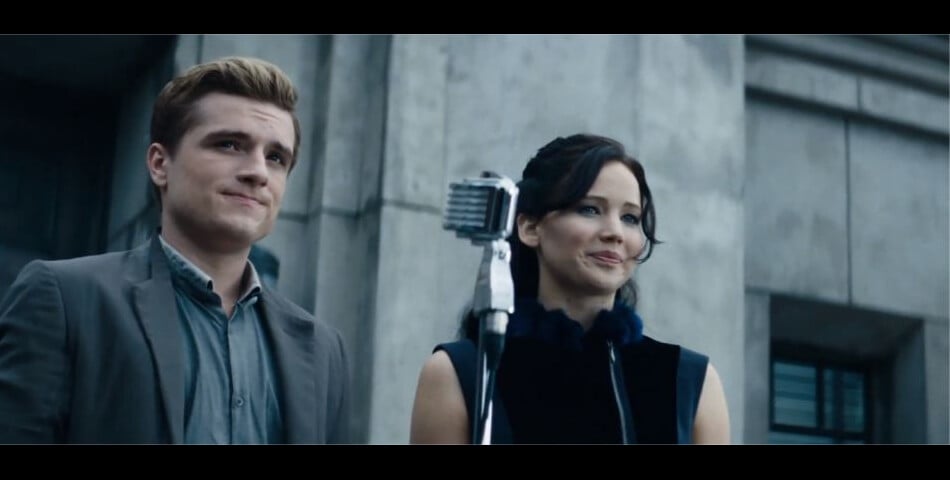 Katniss et Peeta lors de la tournée de la victoire dans Hunger Games 2