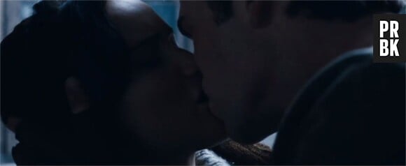 Gale embrasse Katniss dans Hunger Games 2