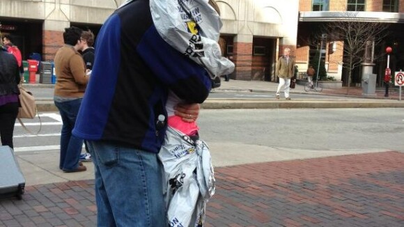 Attentat : Boston et Twitter émus par la photo d'un couple heureux
