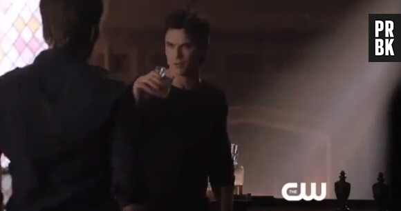 Damon cherche une solution dans The Vampire Diaries