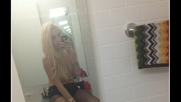 Amanda Bynes : topless et trash sur son lavabo, elle a encore frappé !