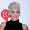 Miley Cyrus conseille au public des autres artistes d'arrêter de menacer les stars