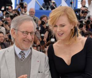 Nicole Kidman et Steven Spielberg complices au photocall du jury du Festival de Cannes 2013