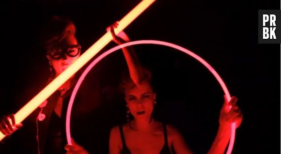 Facemelt, le clip déjanté avec Rita Ora et Cara Delevingne