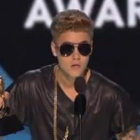 Justin Bieber hué aux Billboard Music Awards 2013
