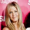 Jennifer Aniston a fait un strip-tease pour Tomer Sisley