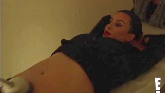 Kim Kardashian enceinte : échographie sans Kanye West et invit' kitsch et égocentrique pour la baby shower