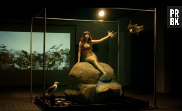 Nolwenn Leroy en sirène blessée dans Sixième Continent