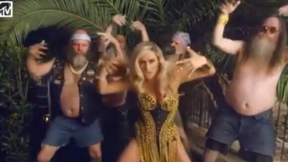 Kesha : Crazy Kids, le clip déjanté avec Will.i.am