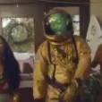 Will.i.am, déguisé en astronaute dans le clip Crazy Kids