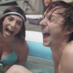 Martin Solveig & The Cataracs : Hey Now, le clip en mode fiesta avec Kyle