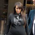Kim Kardashian sur le point de faire péter sa robe à New York le 24 avril 2013.