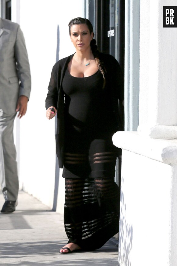 Kim Kardashian sur le point d'exploser sa robe à Los Angeles le 15 mai 2013.