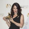 Robin Tunney et son trophée de série dramatique la plus regardée au monde lors du Festival de télévision de Monte Carlo 2013