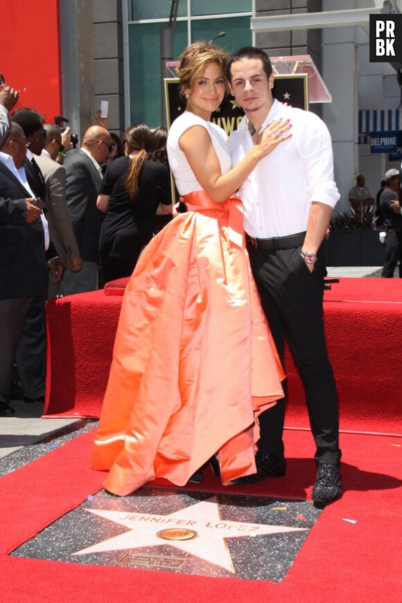 Jennifer Lopez et Casper Smart sur le Walk of Fame, jeudi 20 juin 2013.