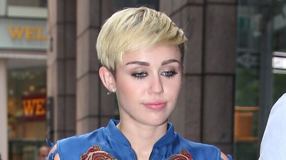 Miley Cyrus : nouveau désastre capillaire, appelez son coiffeur